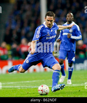 Le milieu de terrain de Chelsea Frank Lampard sur le point de frapper la balle pendant la finale de la Ligue des Champions qui a eu lieu au stade Luzhniki à Moscou 21 Banque D'Images