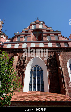 Façade principale de l'église de Saint François et sainte Bernardine Bernardino (église), Vilnius, Lituanie Banque D'Images