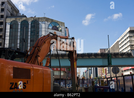 Pelle de construction travaillant sur les extensions à système de métro MRT de Taipei, Taipei, Taiwan, République de Chine (ROC) Banque D'Images