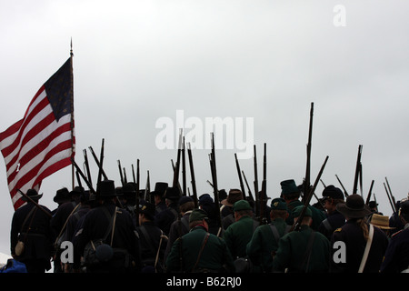 Marche des soldats de l'Union dans la guerre civile à la reconstitution Wade House Greenbush au Wisconsin Banque D'Images