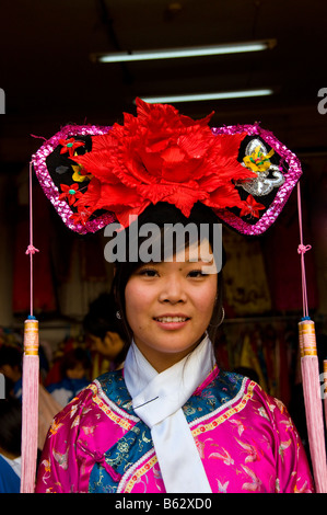 Femme portant un costume traditionnel chinois Beijing Chine Banque D'Images