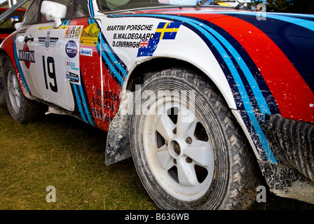 1977 Porsche 911 Carrera voiture rallye dans le paddock à Goodwood Festival of Speed, Sussex, UK. Vue de côté. Banque D'Images