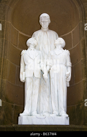 Statue de Saint Joan Bosco, Basilique et Monastère de Montserrat, Montserrat, près de Barcelone, Espagne Banque D'Images
