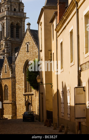 Bâtiments le long d'une allée, Le Mans, Sarthe, Pays de la Loire, France Banque D'Images