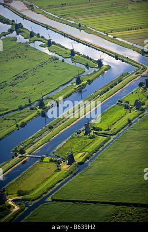 Pays-bas Zuid Holland Moulins à Kinderdijk polder Site du patrimoine mondial de l'Aerial Banque D'Images