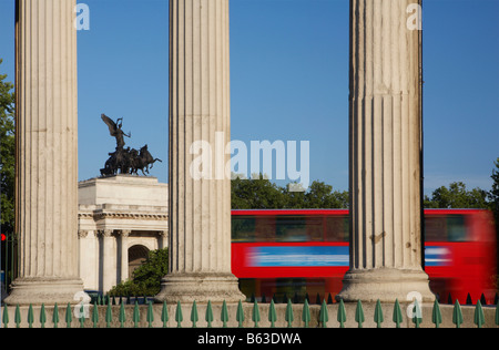 HYDE PARK CORNER RED BUS Banque D'Images