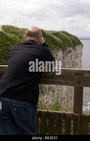 Un observateur à falaises de Bempton RSPB Réserve East Yorkshire Angleterre Banque D'Images