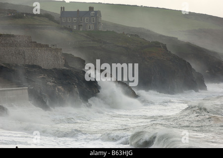 Tempête de Cornwall Porthleven Banque D'Images