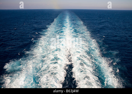 Service de bateau de croisière au large des côtes Françaises, France Banque D'Images