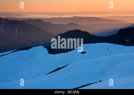 Coucher de soleil depuis le camp sur le glacier d'Easton sur le mont Baker dans le mont Baker Recreation Area North Cascades Washington Banque D'Images