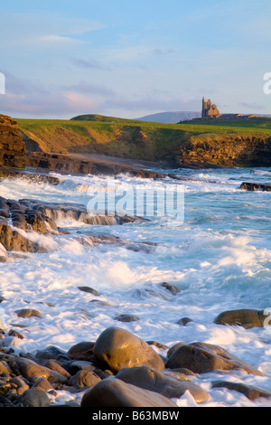 Vue côtière de Classie Bawn Co Sligo Irlande Château Artarmon Banque D'Images