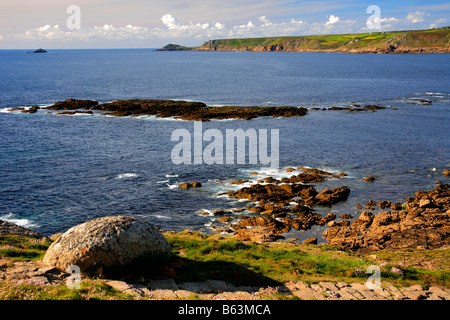 Paysage de falaises Sennan Cove Cornwall England UK Grande-Bretagne Banque D'Images