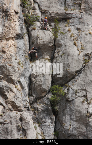 L'escalade à Paklenica, Croatie. Banque D'Images