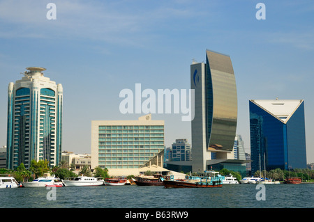 L'hôtel Sheraton, l'Emirates National Bank of Dubai, la Creek Tower et la Chambre de commerce et d'industrie sur la Creek, Dubaï Deira UAE Banque D'Images