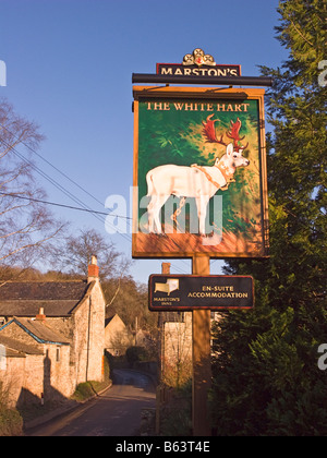 Signe pour le White Hart en Wiltshire England uk Ford Banque D'Images