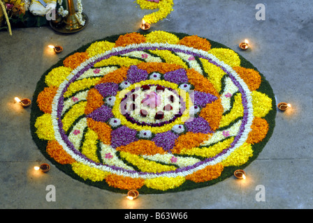 Décorations florales PENDANT ONAM au Kerala Banque D'Images