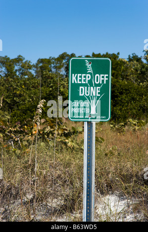 Inscrivez-avertissement pour marcher sur les dunes, Tigertail Beach, Marco Island, la Côte du Golfe, le sud de la Floride, USA Banque D'Images