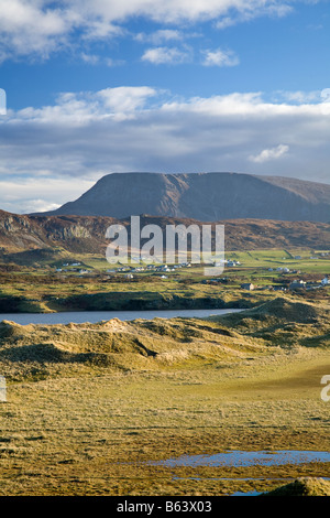 Avis de Muckish Mountain des dunes de sable de Horn Head. Près de Dunfanaghy, comté de Donegal, Irlande. Banque D'Images