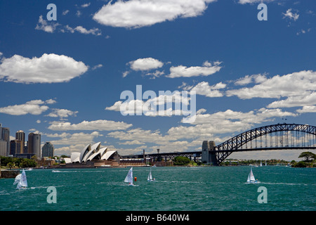 L'Australie, Sydney, Opera House, centre-ville et du port de ferry bridge Banque D'Images
