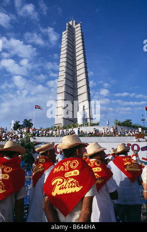 Les partisans du gouvernement au cours de célébration du premier mai, au Mémorial José Martí sur la Plaza de la Revolucion, La Havane, Cuba, 1993 Banque D'Images