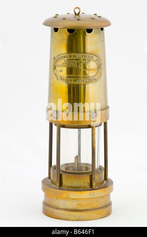 Lampe de sécurité mineurs Type Cambrian n1 faites par E Thomas et Williams Ltd de Aberdare utilisés sous terre dans les mines de charbon du pays de Galles du Sud Banque D'Images