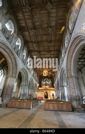 Ville de St David's, au Pays de Galles. La nef et le sanctuaire du 12ème siècle, la cathédrale de St David's. Banque D'Images