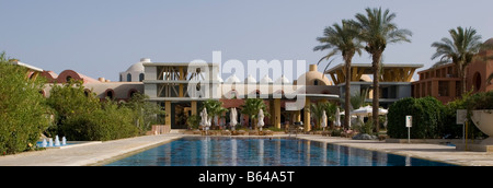 La piscine de l'hôtel Hyatt Regency Taba Heights, Egypte Banque D'Images