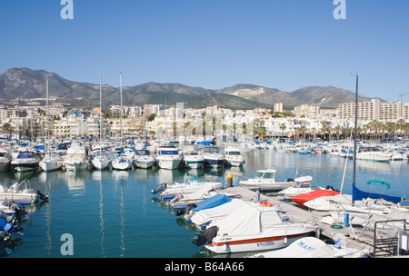 Puerto Marina Benalmadena Costa Costa del Sol Malaga Province Espagne disponibles à l'ancre dans le port Banque D'Images