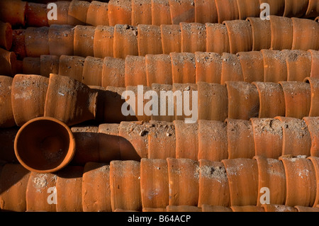 Blocage de la rue poterie tirée de faible dans les rues d'Allahabad, Inde. Banque D'Images