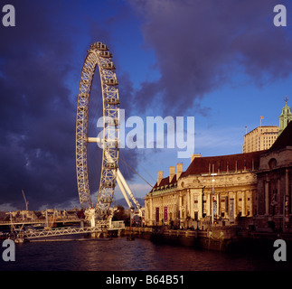 Le London Eye. South Bank, Londres, Angleterre, Royaume-Uni. Banque D'Images