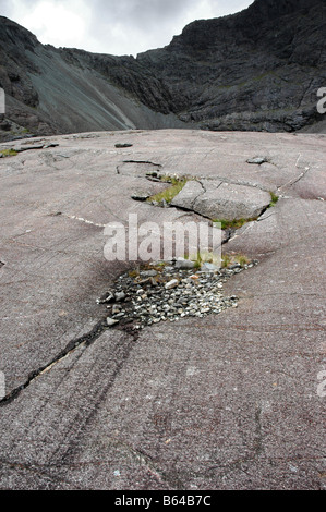 Rochers lissés par l'ancien glacier, Coire Lagan, Isle of Skye Banque D'Images