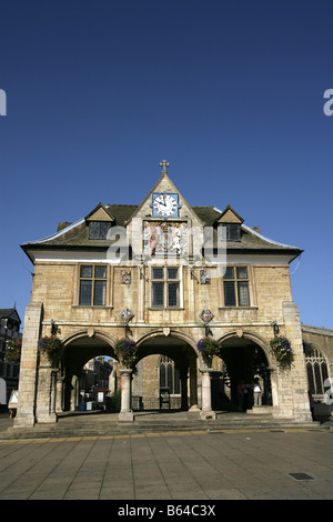 Ville de Peterborough, en Angleterre. 17e siècle Castle, qui a été érigée sur le site de l'ancienne Croix ou croix du marché du beurre. Banque D'Images