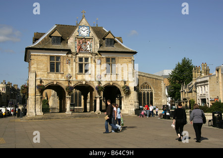 Ville de Peterborough, en Angleterre. 17e siècle Castle, qui a été érigée sur le site de l'ancienne Croix ou croix du marché du beurre. Banque D'Images