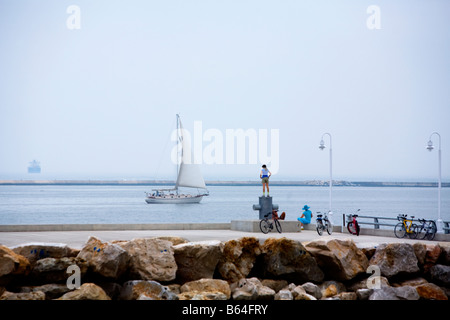 Donnant sur le lac Michigan depuis le port de Milwaukee au Wisconsin Banque D'Images