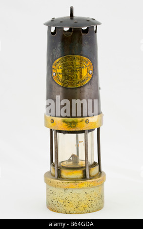 Lampe de sécurité mineurs Type Cambrien No4 faites par E Thomas et Williams Ltd de Aberdare utilisés sous terre dans les mines de charbon du pays de Galles du Sud Banque D'Images