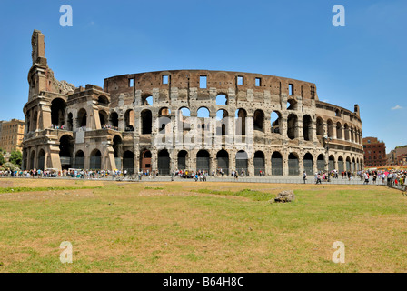 Le Colisée, le grand symbole de l'éternité de Rome, Latium, Italie, Europe. Banque D'Images