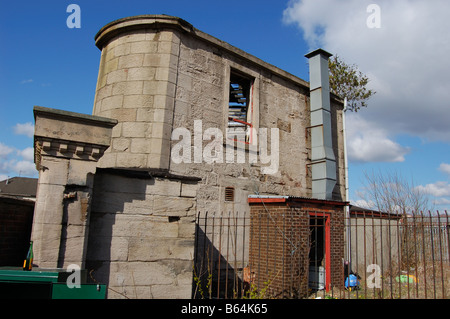 Bâtiment abandonné dans la zone de régénération urbaine Dalmarnock Glasgow Ecosse Banque D'Images