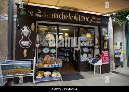 Atelier de poterie magasin à Moustiers Sainte Marie, Haute Provence, France Banque D'Images