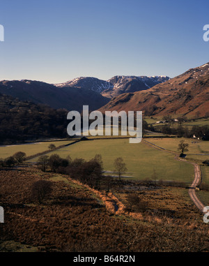 Vue le long Grisedale à la neige sommet recouvert de Fairfield, Rydal, Tête et sandale Siège St Sunday Crag Penrith Cumbria Lake District Angleterre Banque D'Images