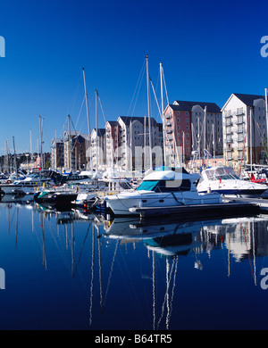 Bateaux amarrés dans le port de plaisance de Portishead Quays, Portishead, Somerset, Angleterre. Banque D'Images