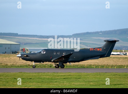 Le Pilatus PC-12 arrivant à l'aéroport de Inverness Dalcross l'Écosse dans la région des Highlands 2020 SCO Banque D'Images