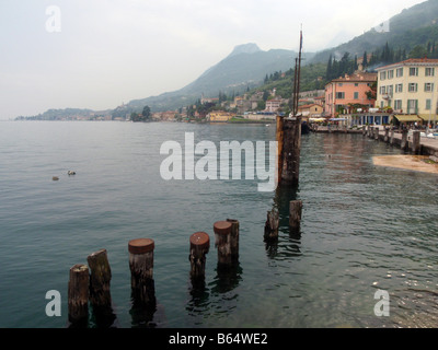 Rive du Lac de Garde le Lac de Garde, Vérone [/Brescia/trente, Veneto/Lombardie/du Trentin-Haut-Adige, Italie, Europe]. . Banque D'Images