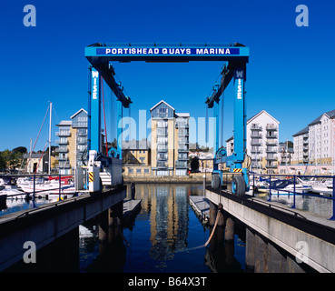 Un pont élévateur à la marina de Portishead Quays, Somerset, Angleterre Banque D'Images