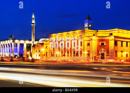 À l'ensemble de la place Skanderbeg d'Ethem Bey mosquée Tirana Albanie Banque D'Images