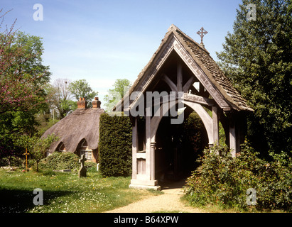 UK Angleterre Oxfordshire Clifton Hampden St Michaels church lych gate Banque D'Images
