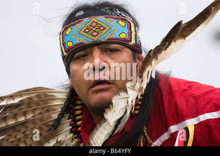 Un homme danse de guérison à l'esprit cheval PowWow de Mt. Spacieuse, au Maryland. Banque D'Images