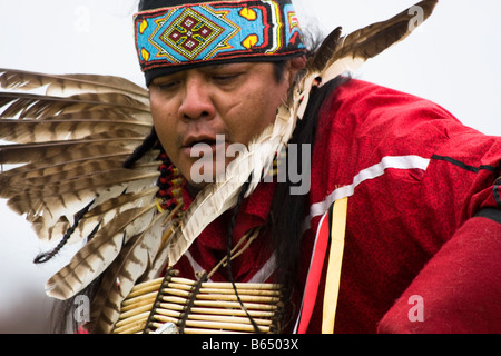 Un homme danse de guérison à l'esprit cheval PowWow de Mt. Spacieuse, au Maryland. Banque D'Images