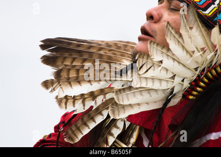 Un homme danse de guérison à l'esprit cheval PowWow de Mt. Spacieuse, au Maryland. Banque D'Images