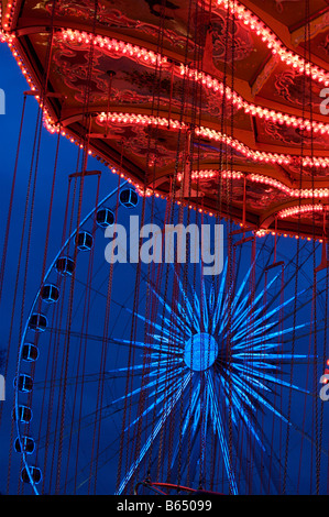 Un manège et Grande Roue Winter Wonderland, Londres Banque D'Images