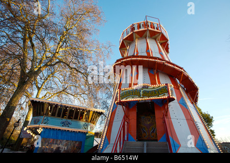 Un pêle-mêle ride au Winter Wonderland, Hyde Park, Londres. Banque D'Images